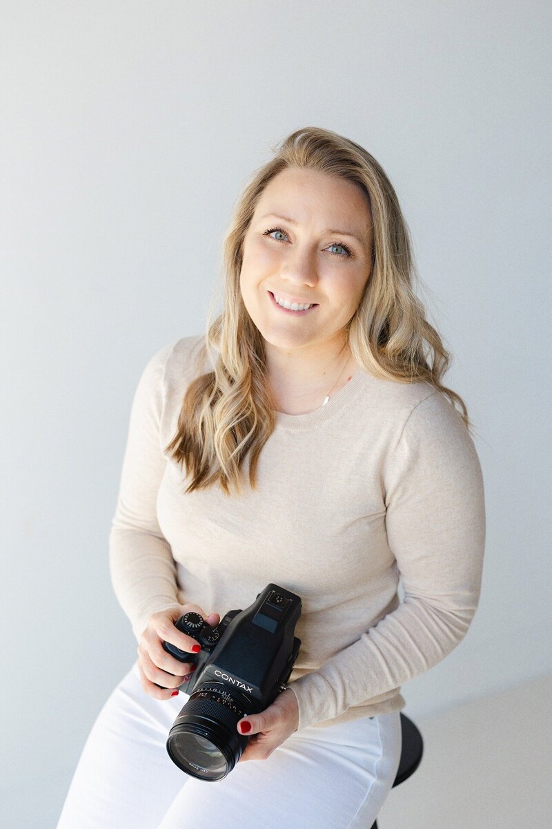 atlanta-newborn-family-and-maternity-photographer-holding-contax-645