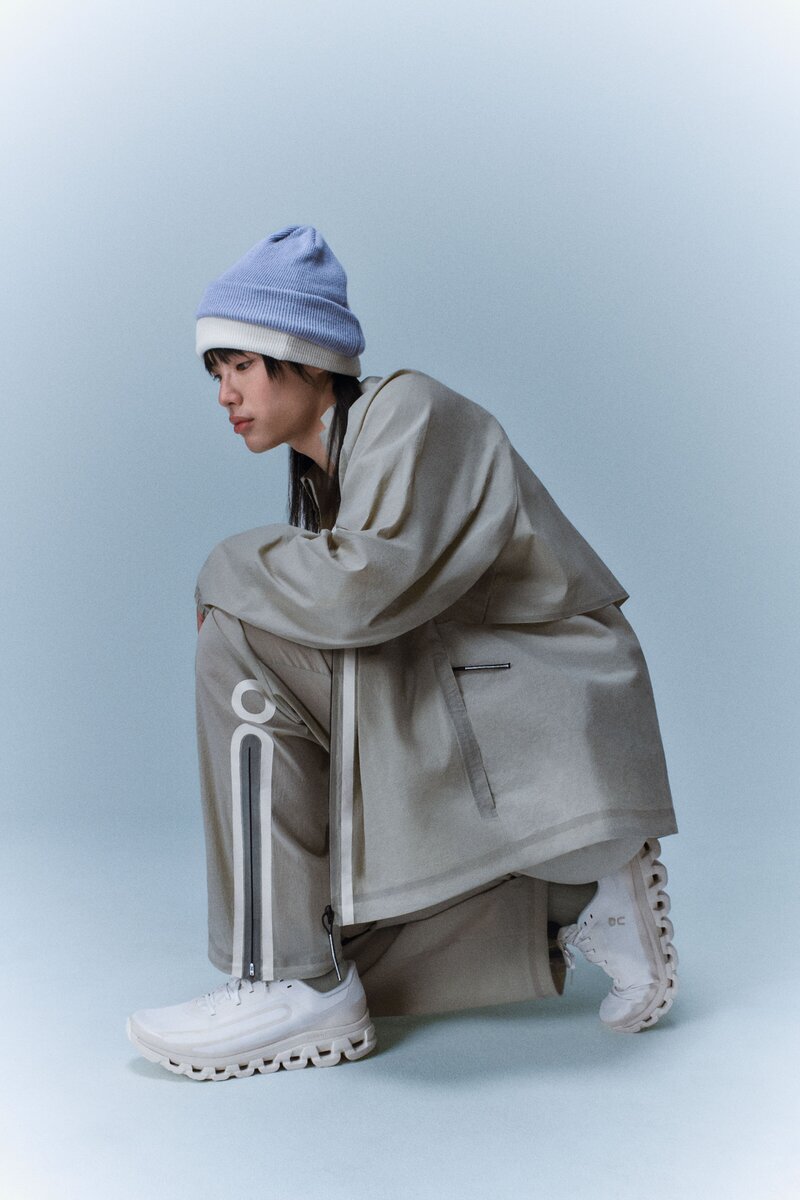 Large JPEG-fw24-ikon_collection-pad-head_to_toe_still-cmyk-04