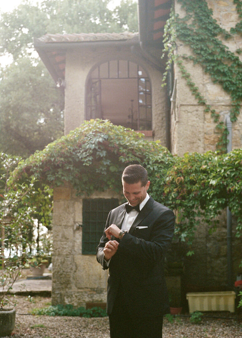 mimi-anthony-tuscany-farmhouse-leica-film-20