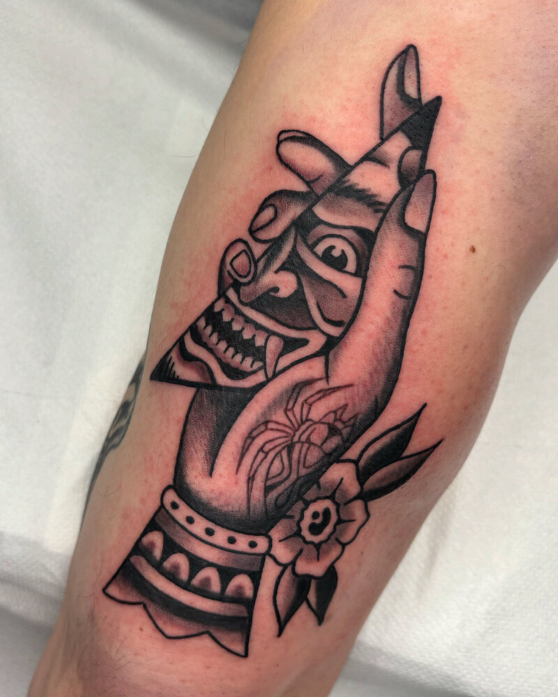 trad-tattoo-artist