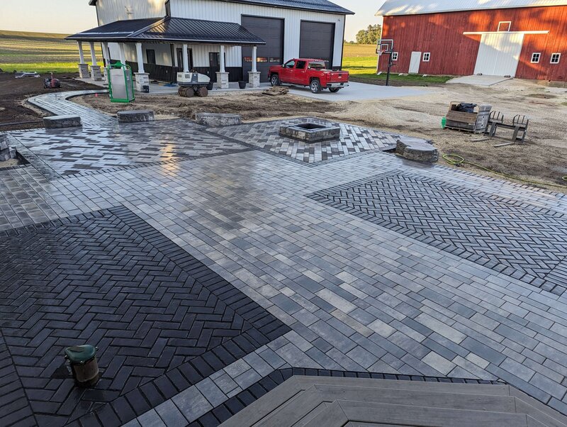 Cedar-Rapids-Manchester-Iowa-hardscaping-Supreme-Green-_20240523_003707597