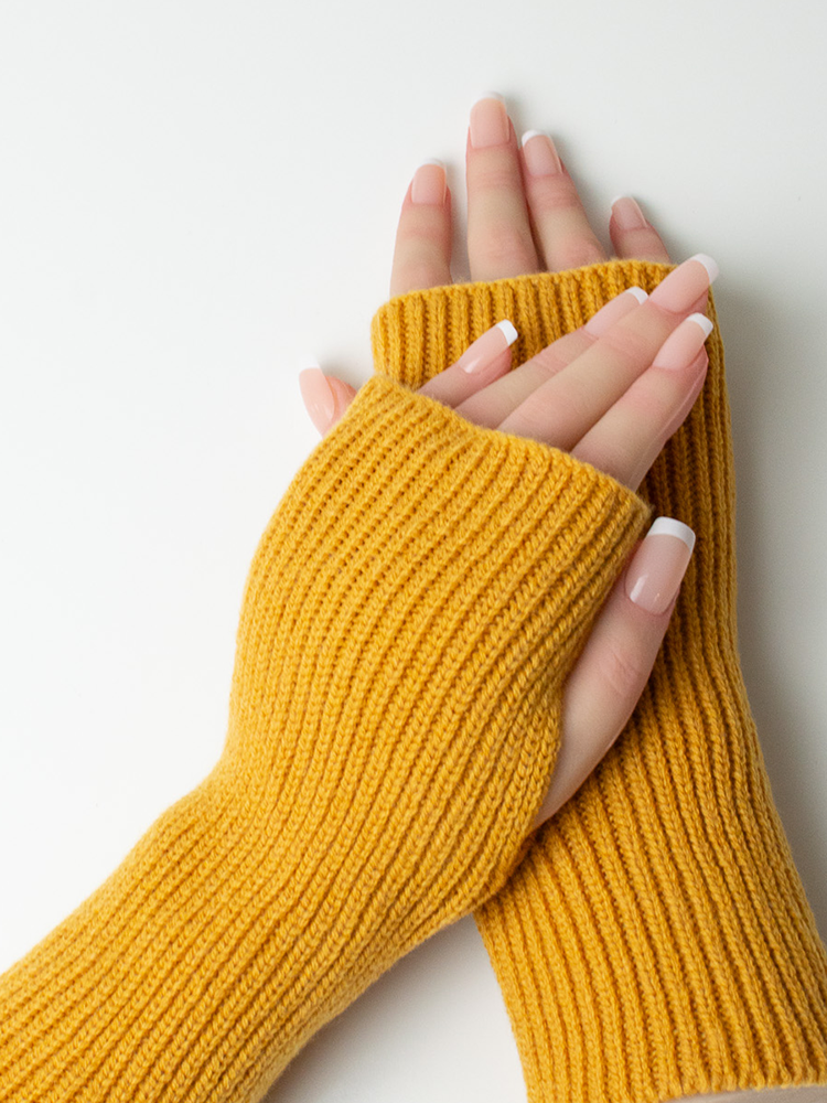 Seattle Mitts Cashmere Turmeric model