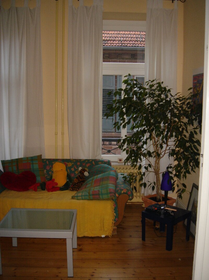 Interior-Design-Projekt-Altbau-120qm-gelbes sofa