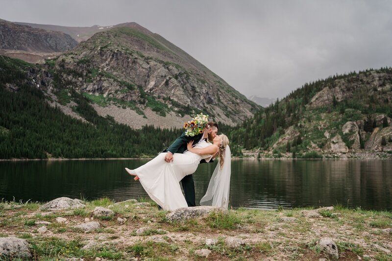 With years of experience in the industry, Sam Immer Photography provides professional wedding photography services that capture the beauty and emotion of your special day.