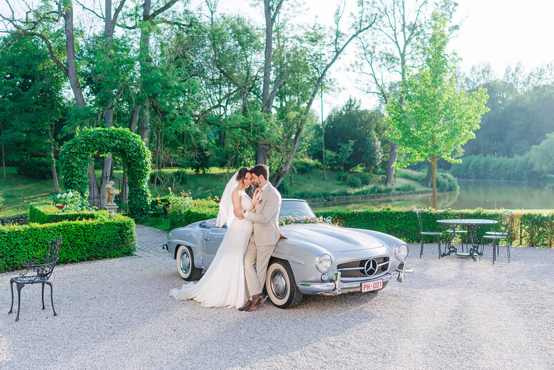 Wedding in Belgium, wedding photographer, wedding photographer Belgium, wedding photographer Brussels, wedding Brussels, Château Bayard, wedding Château Bayard, wedding caterer Léonar, wedding florist, vintage Mercedes car, outdoor ceremony.