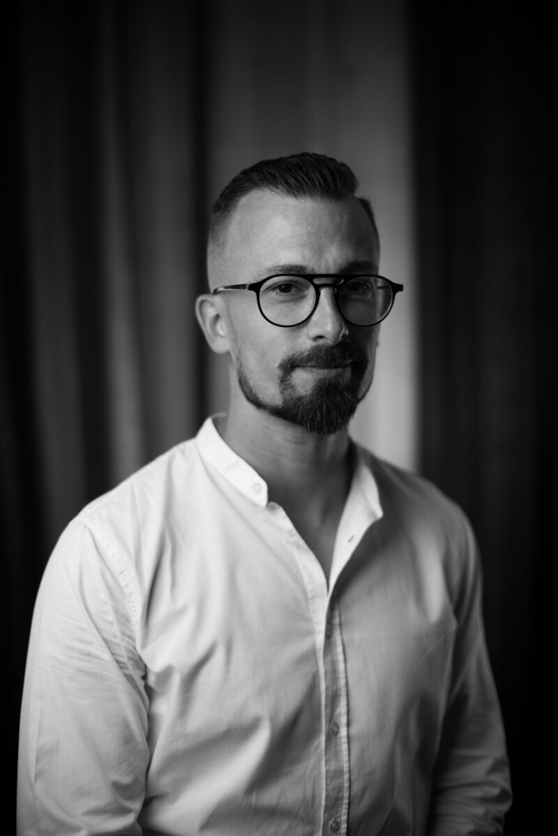 portrait-homme-studio-noir-blanc-2
