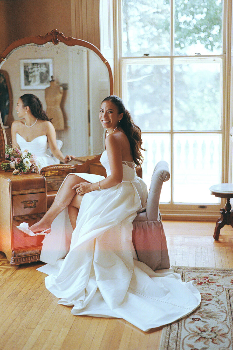 Bridal portrait at Glen Foerd Estate in Philadelphia, PA