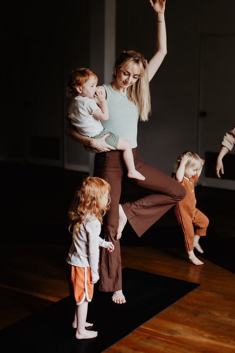 Kids_yoga_with_Mon_Hope_Tamworth_NSW_Babies_Toddlers_Yoga_for_Kids_AustraliaKidsYoga2025-12