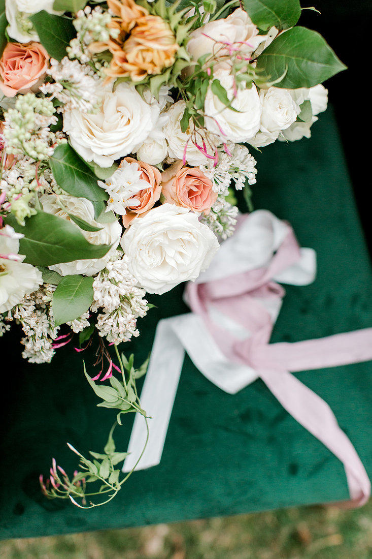 Wedding-Inspiration-Bouquet-Winter-White-Greenery-Blush-Photo-by-Uniquely-His-Photography09