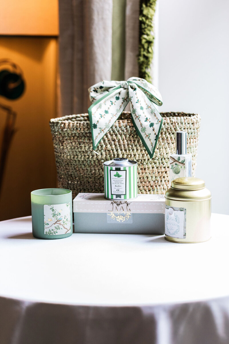 Wedding welcome basket with patisserie