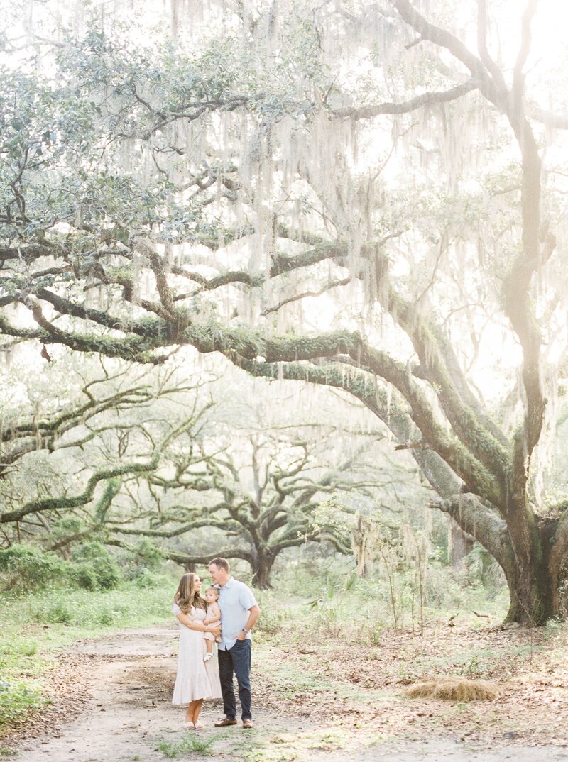 light-and-airy-family-photoshoot