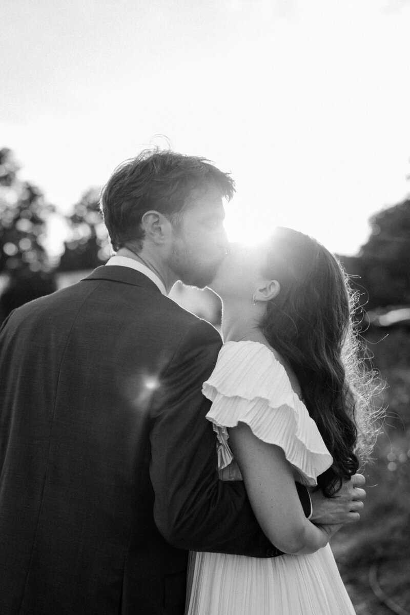 NikkiSanterre_CharlottesvilleLuxuryWeddingPhotographer_MarketatGrelenWedding_Liz&Jon-9