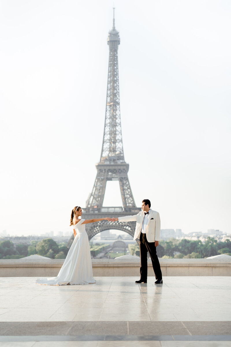 Juliana Novoa Photography editorial shoot at the Eiffel Tower