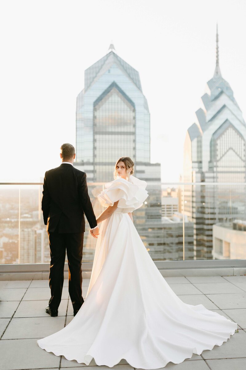 philadelphia-skyscrapers-wedding-photos