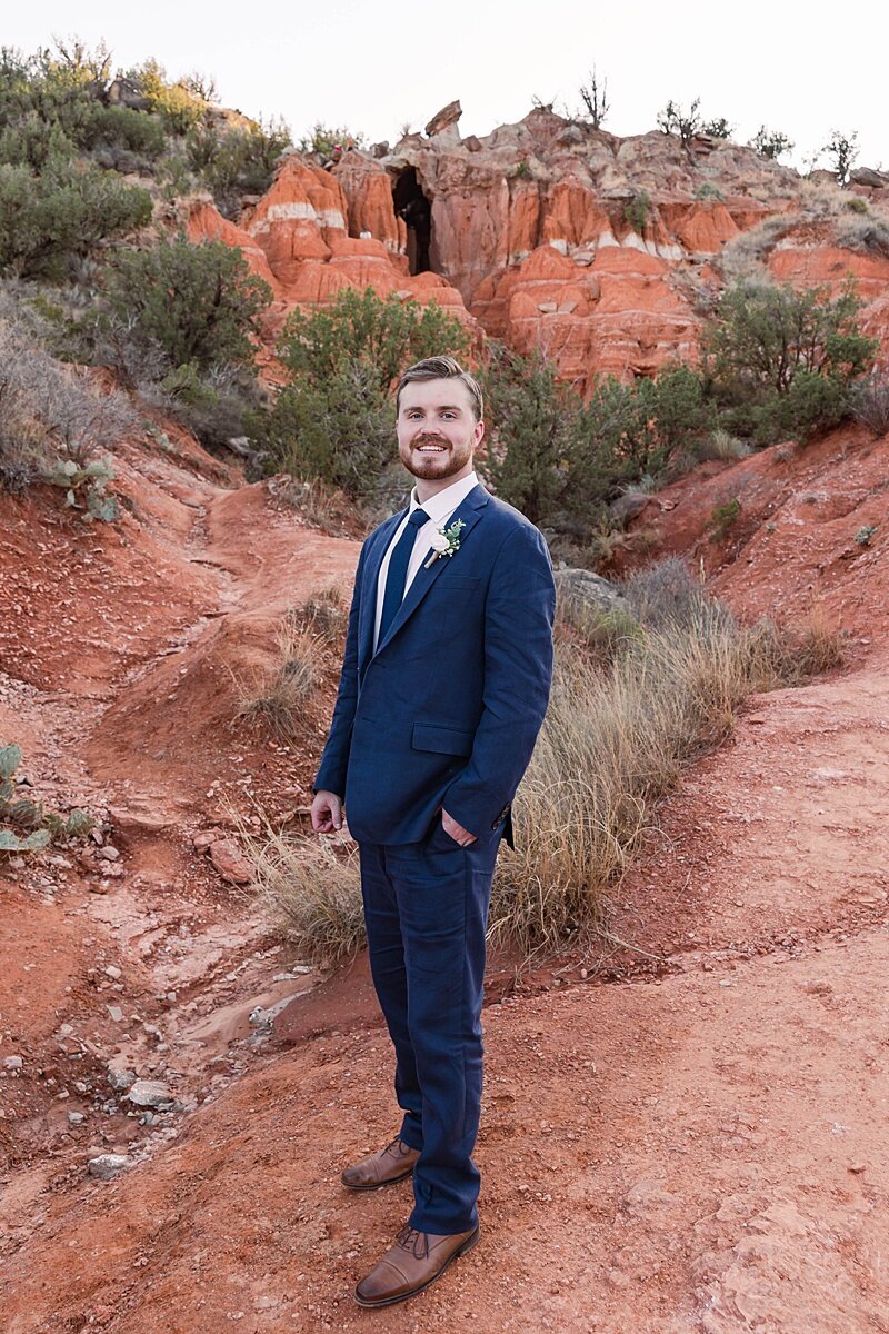 palo-duro-canyon-texas-wedding-couple-posing-in-canyon-at-destination-wedding