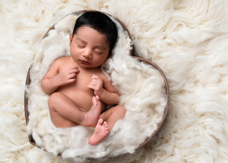 newborn-baby-in-heart-bowl-prop-white-fur