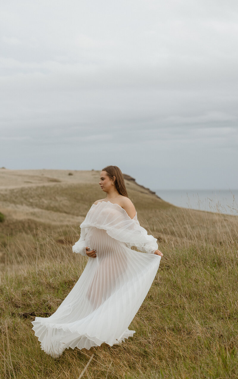 Outdoor maternity photography capturing the beauty of motherhood in Perth