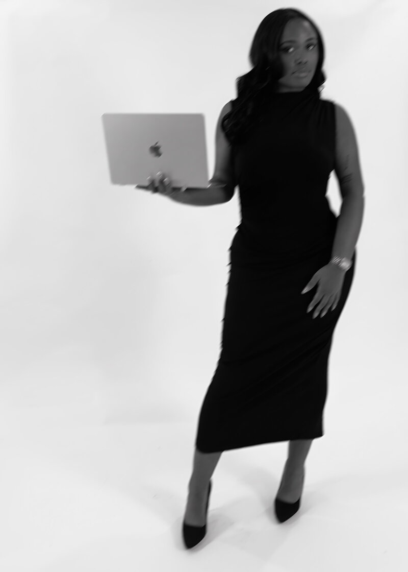 Arizona-based Brand Strategist Daijah Janae works with women entrepreneurs to make their brand vision their reality.
