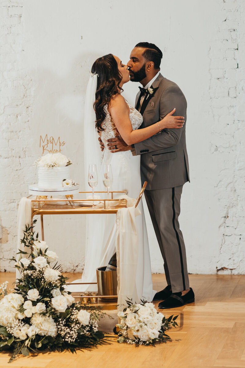 ariel-amir-photo-hotel-haya-elopement-chantilly-chic-celebrations-15