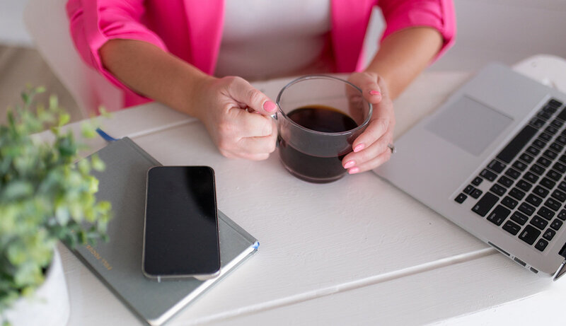 Give your website the glow-up it deserves with my free Glow-Up Guide. 