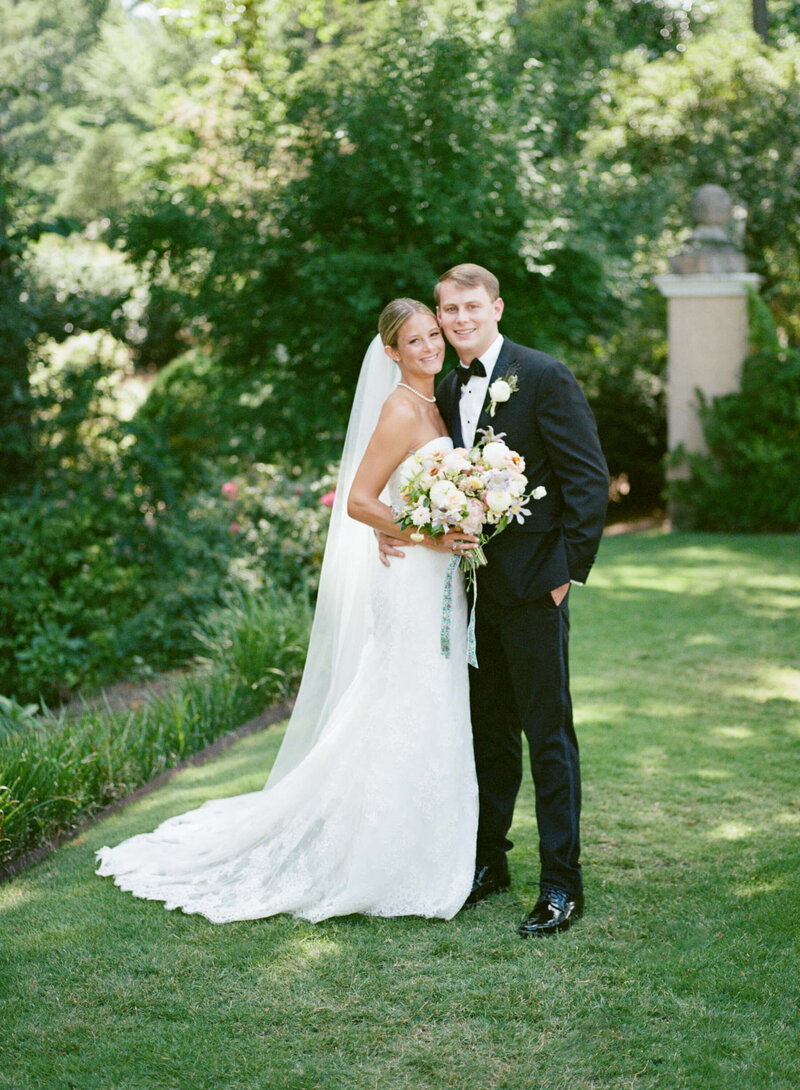 Wedding photos at the Birmingham Botanical Gardens by a Birmingham AL wedding photographer