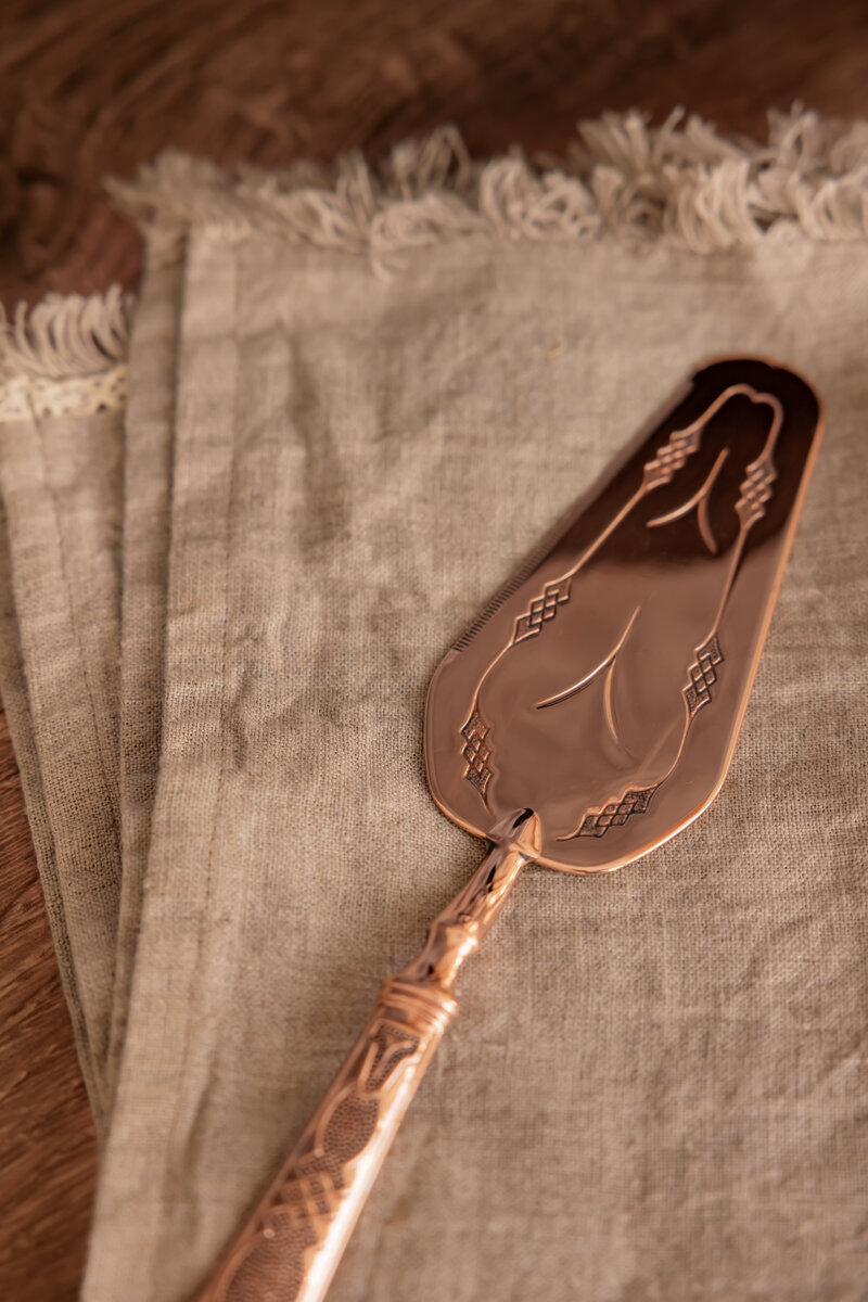 Coppermill Kitchen Antique Cake_Pie Server 4.2