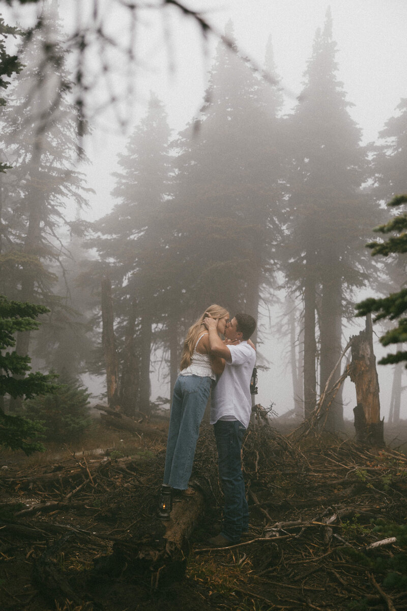 Oregon Elopement photographer