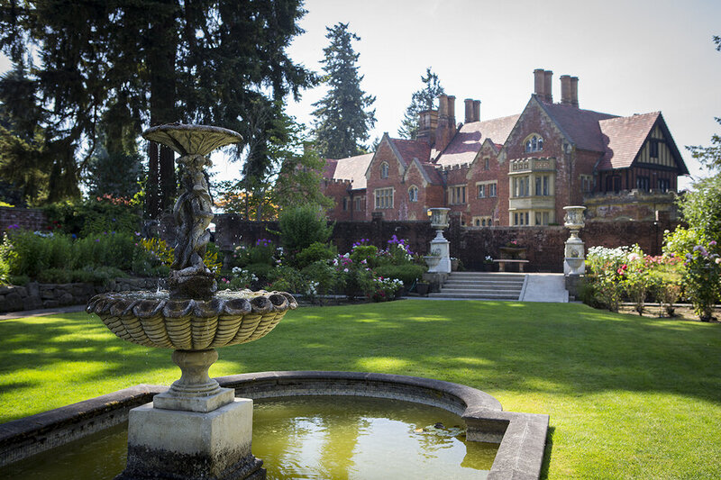 Water fountain in front of Thornewood Cast;e