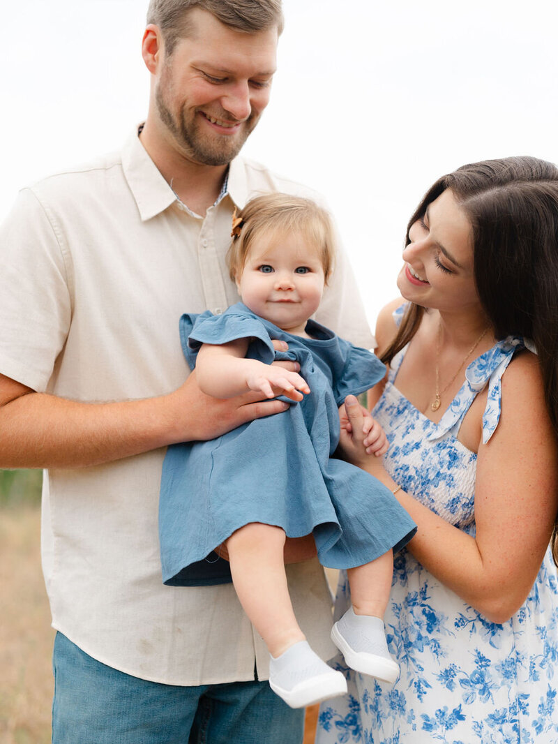 Classic-TruetoColor-Happy-SummerFamilyPictures-Bloomington-EdenPairie-Minnesota2