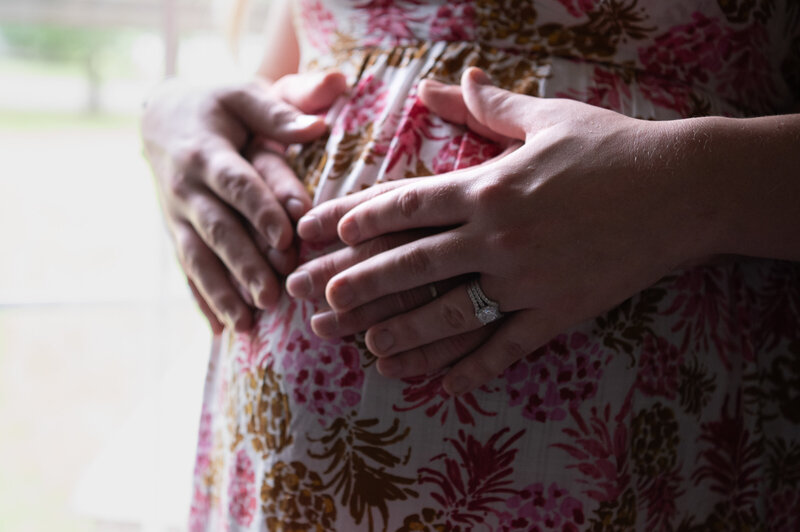 Baby-Bump-Close-Up-Maternity-Photos
