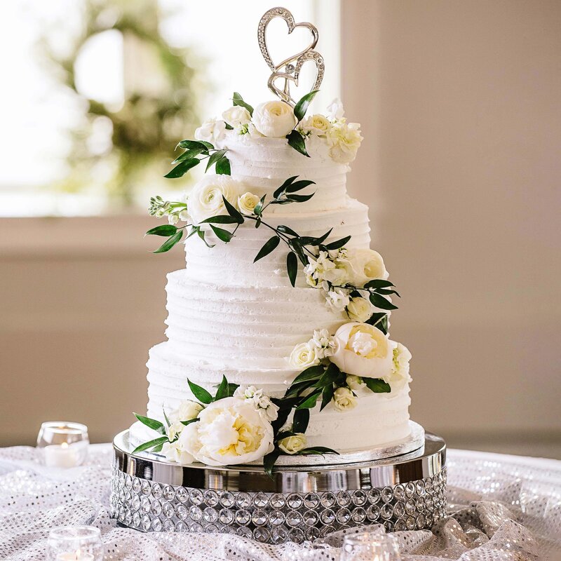 couples wedding cake