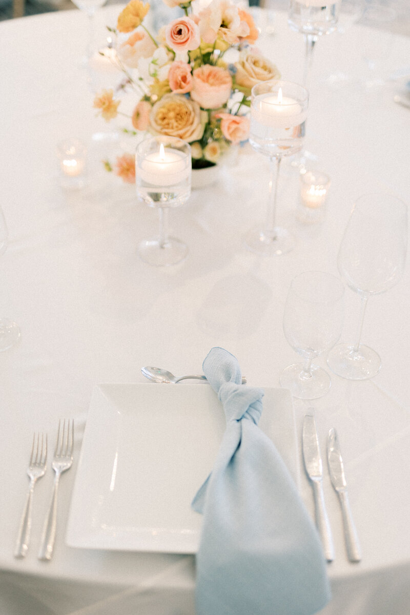 Indiana_Michigan_Wedding Planner_Hotel Carmichael_Carmel Indiana_Wedding Day Editorial_Reception_Wedding Decor_Charger Plate_Table Setting_Candle