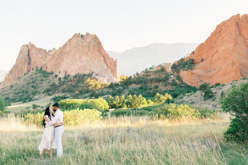 Garden-Of-The-Gods-Engagement-Photos-1