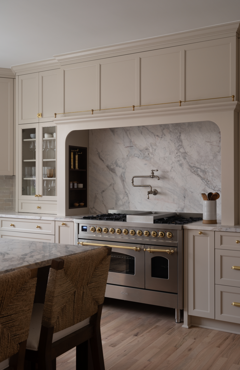 Project image of kitchen with modern oven and stove and beige cabinets with gold finishings, by Alexa at Home