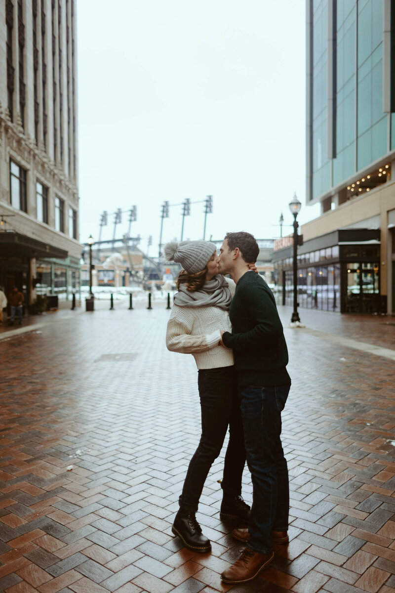 downtown-detroit-michigan-engagement-wedding-photographer-alisciamariephotography-0676