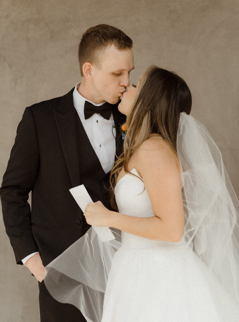 C&R_WED-235