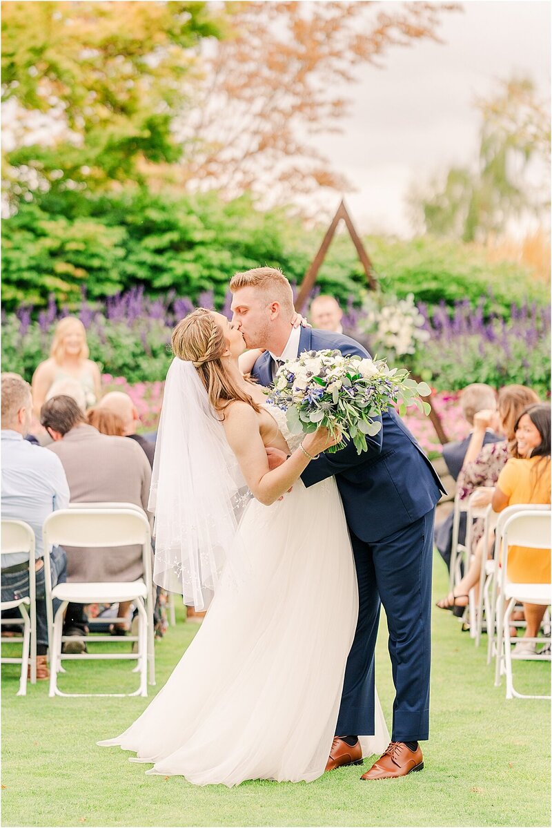 wedding photography bride and groom kissing by wedding photographer portland oregon