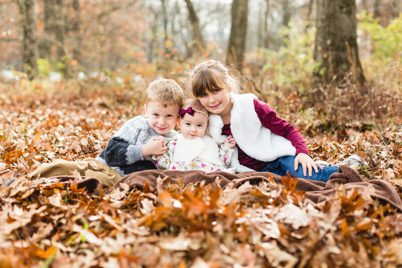 family-portrait-fall-leaves-ohio