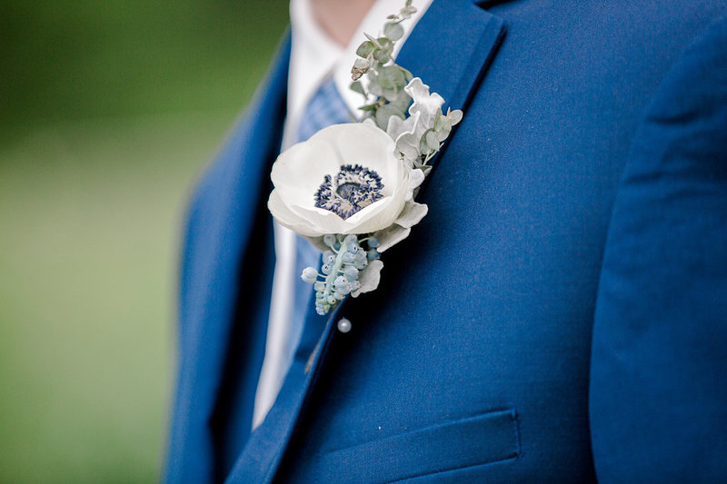 Wedding-Inspiration-Spring-Boutonnière-White-Blue-Greenery-Photo-by-Uniquely-His-Photography01