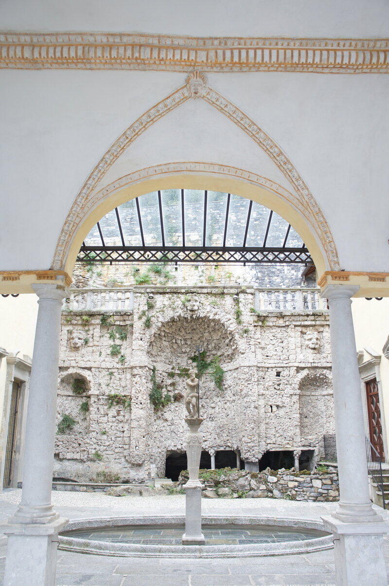 villa-pliniana-loggia