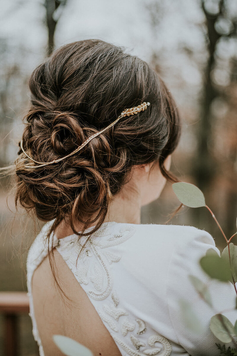 edith-elan-illinois-shady-oaks-camp-rustic-fall-wedding-bridal-hair-updo