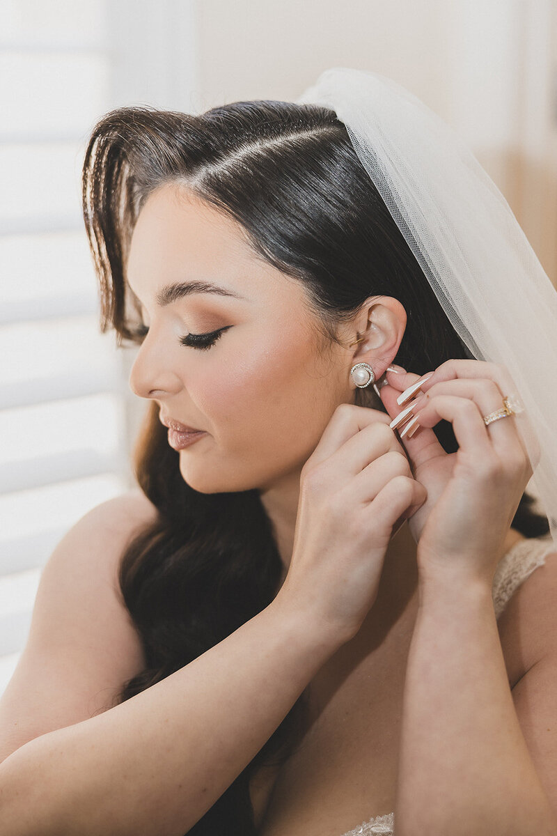 bride gets ready before las vegas wedding
