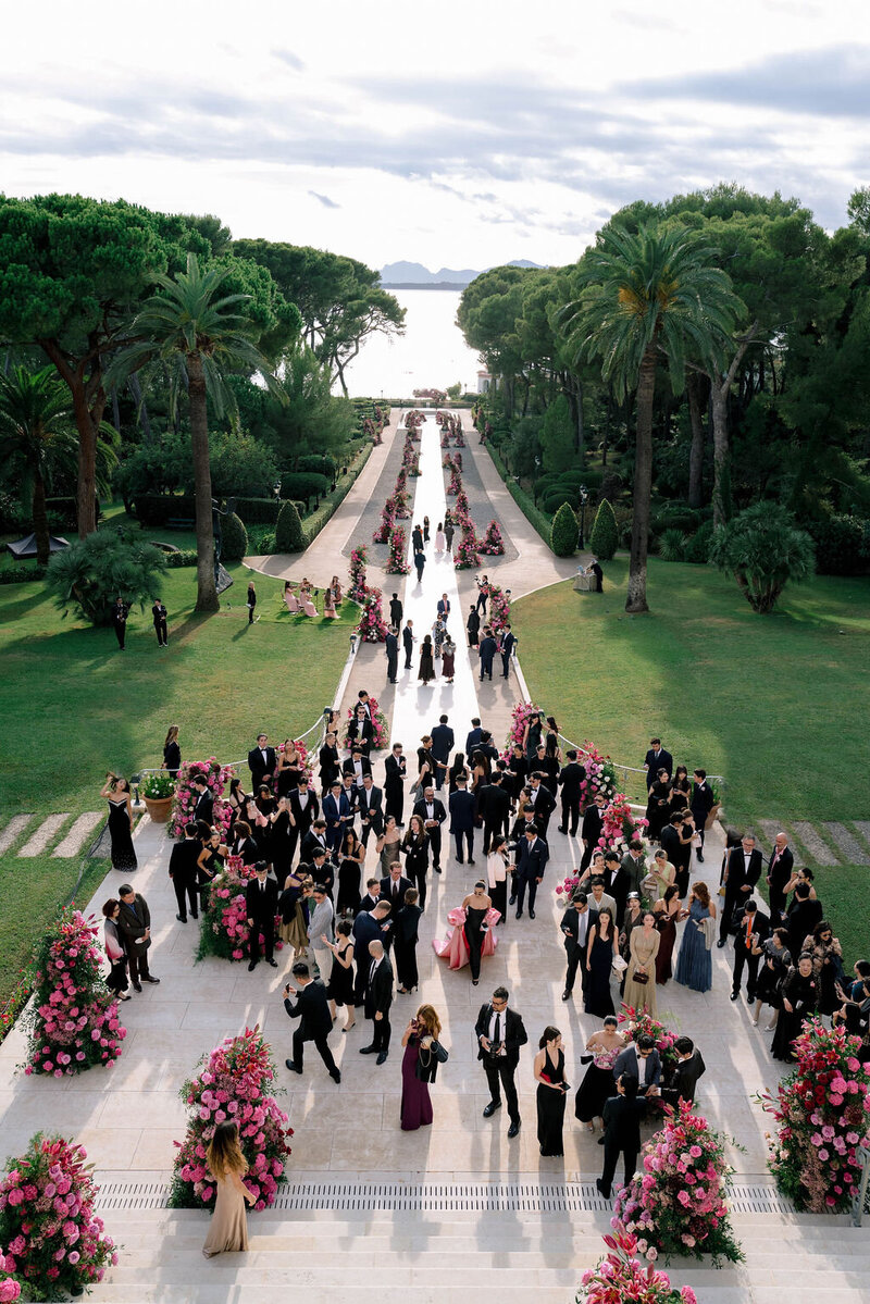 Delicate wedding design in Provence