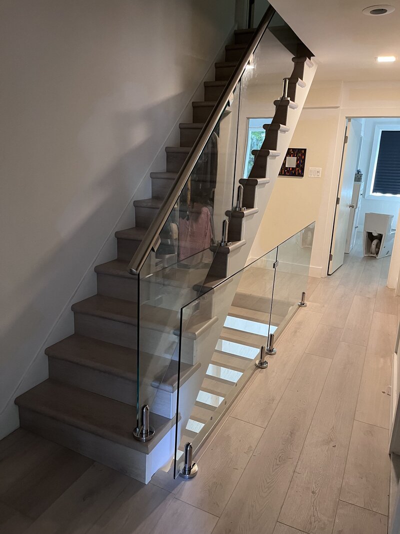 Modern Glass Railing Options  Servicing Boca Raton, Delray  Beach. Includes  Palm BEach Country, Broward County, and Miami-Dade County.