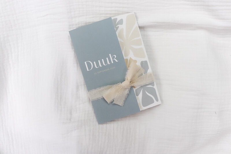 Blauw-beige-geboortekaartje-met-patroon-Duuk-12