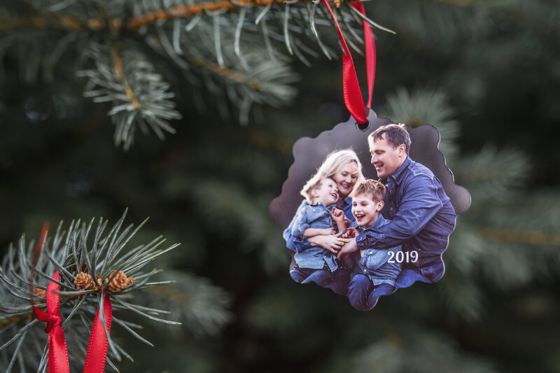 Seattle Family photo on a custom metal ornament as a way to use your photos