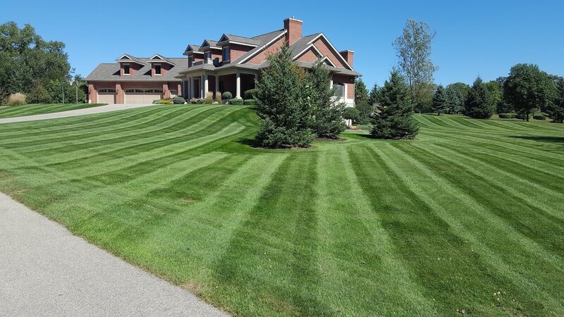 Cedar-Rapids-landscaping-manchester-iowa-lawn-maintenance_lawn_stripes