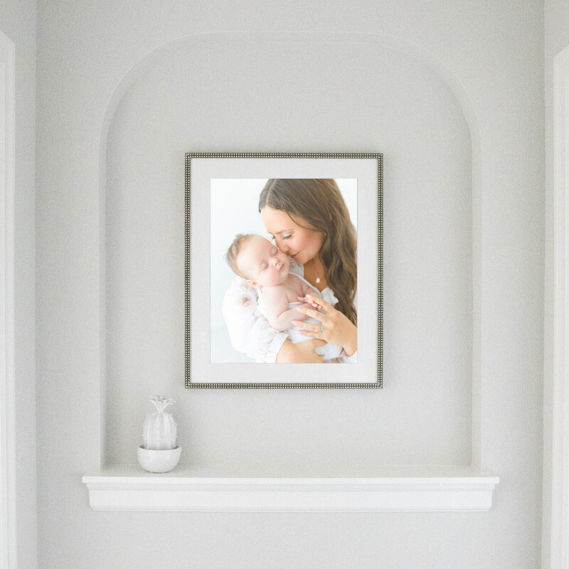 Bilderrahmen mit einem Babyfoto mit Mama als Beispiel für  die Gestaltung
