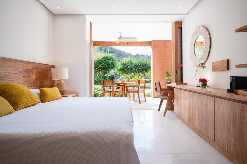 04-1_Careyes-Mexico-Properties-El-Careyes-Club-and-Residences-6B-Suites-Bedroom-5371