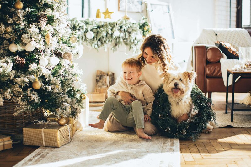 Bright & Beautiful holiday photo guide for moms who want stress free, beautiful iPhone pictures of their kids
